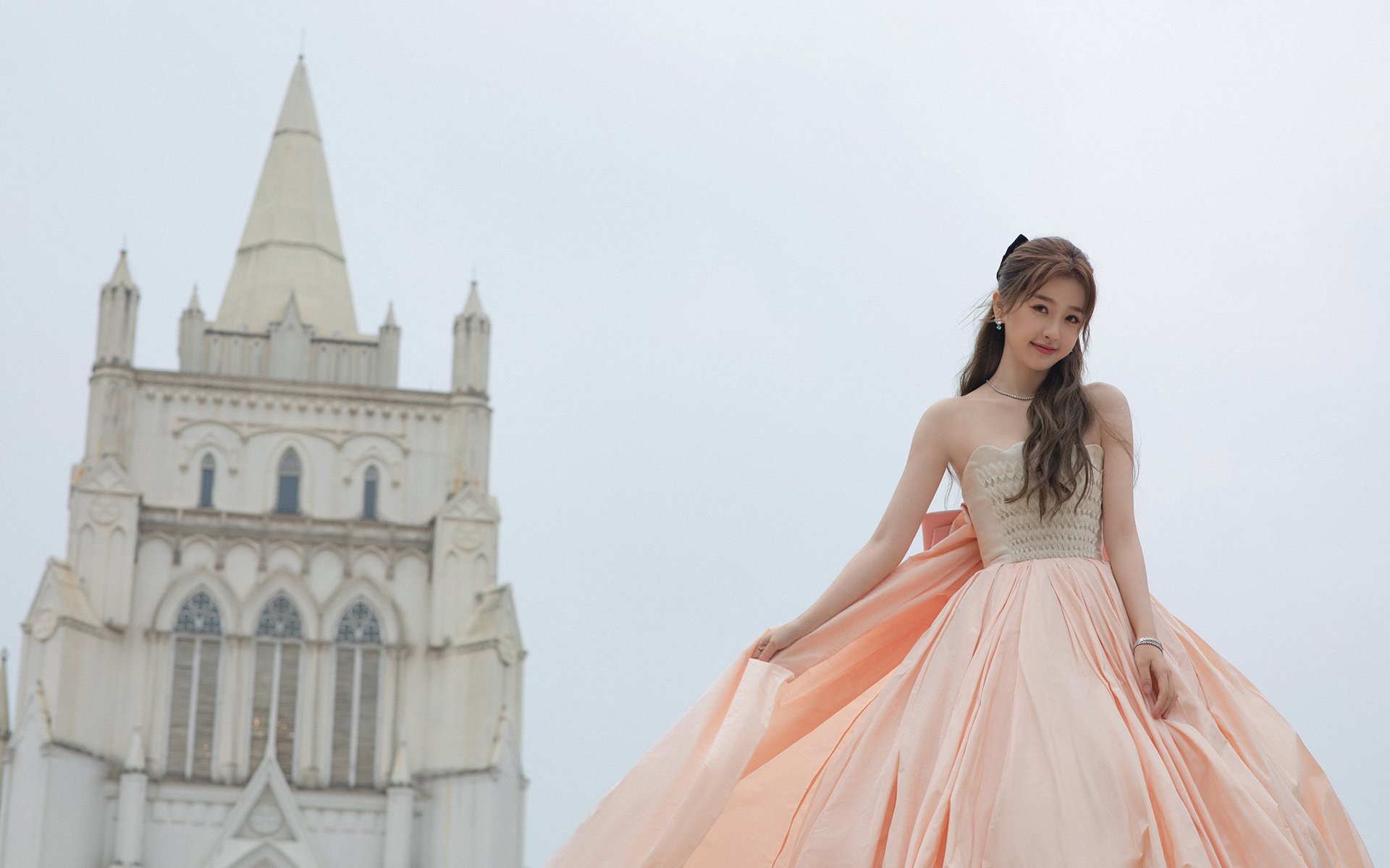 新版篮球运动装备引领运动时尚潮流，新版篮球鞋