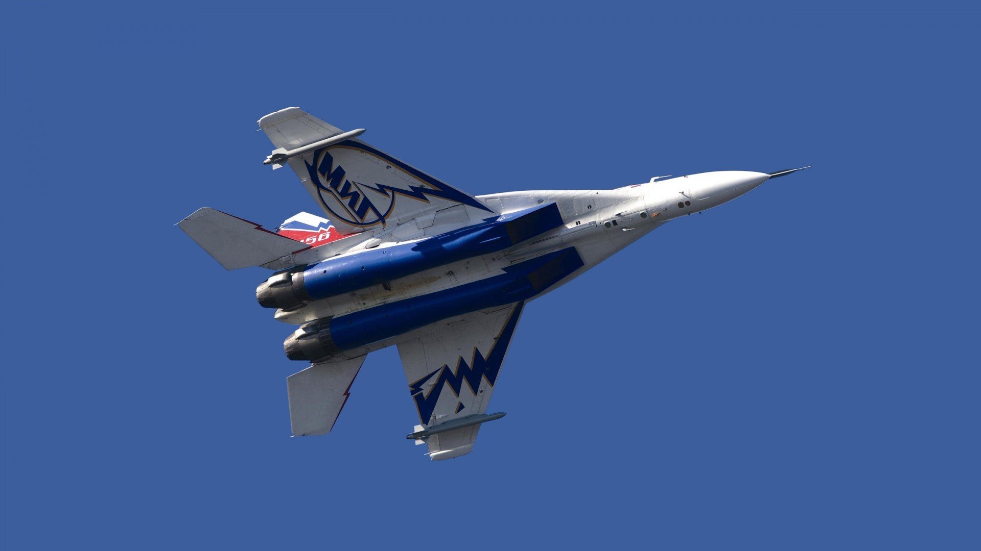 女子足球队主教练接受专访分享执教理念，国家女子足球队主教练